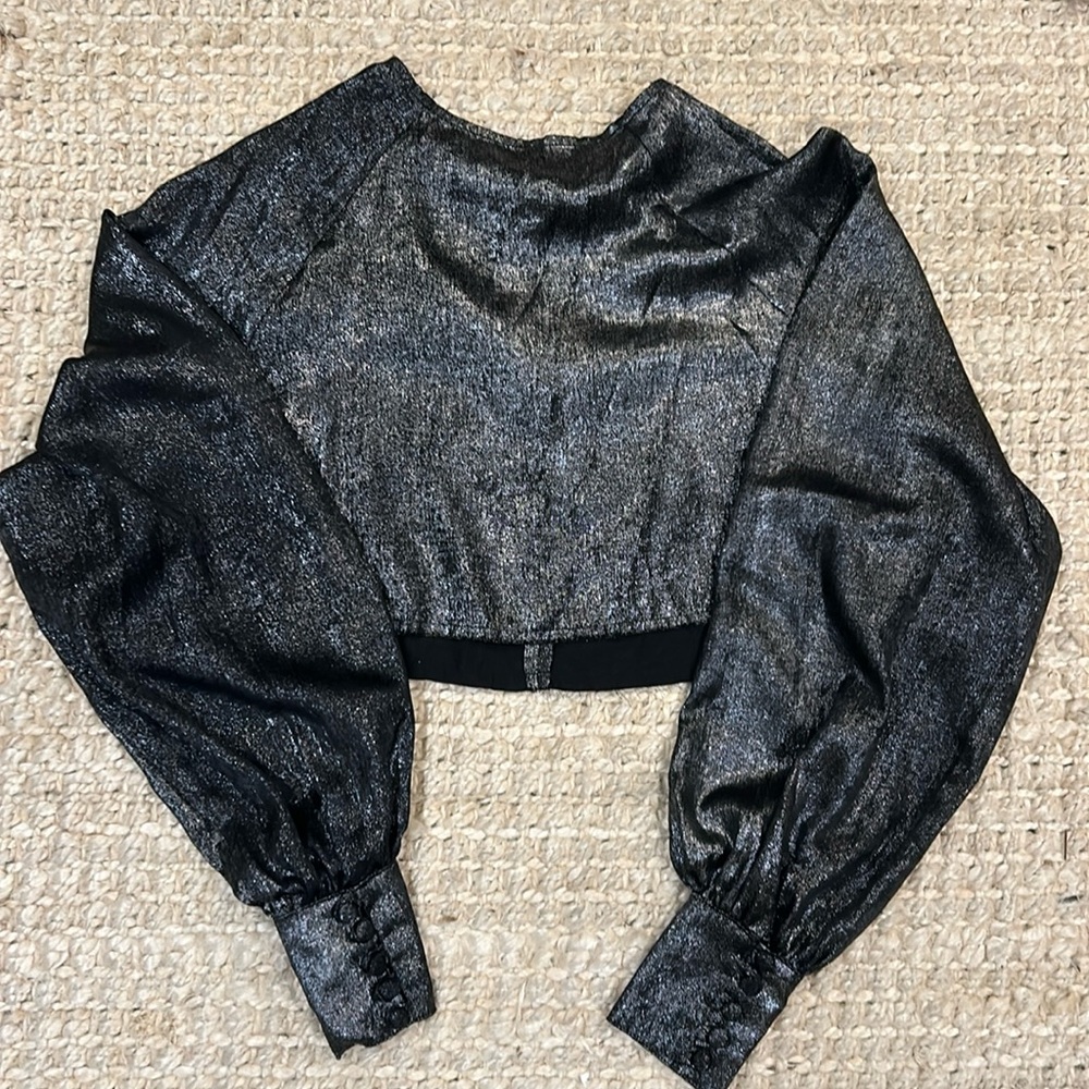 Nonchalant Label black/silver shimmer crop blouse